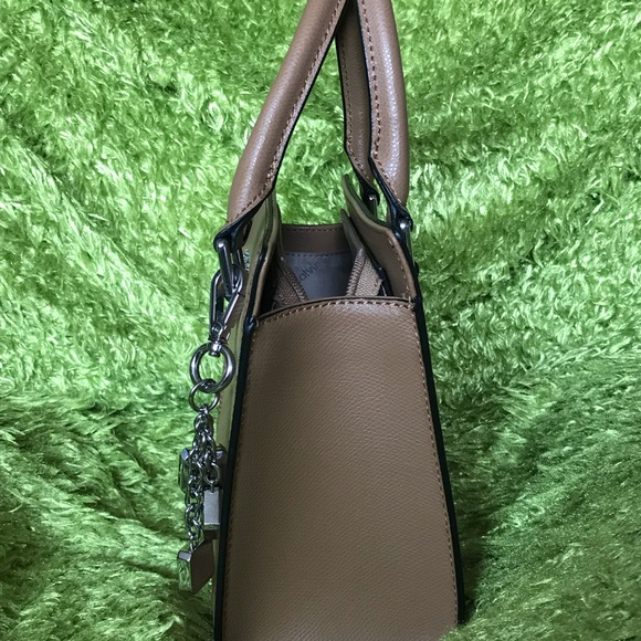 Cross body bag or a hand bag - Picture 4 of 6